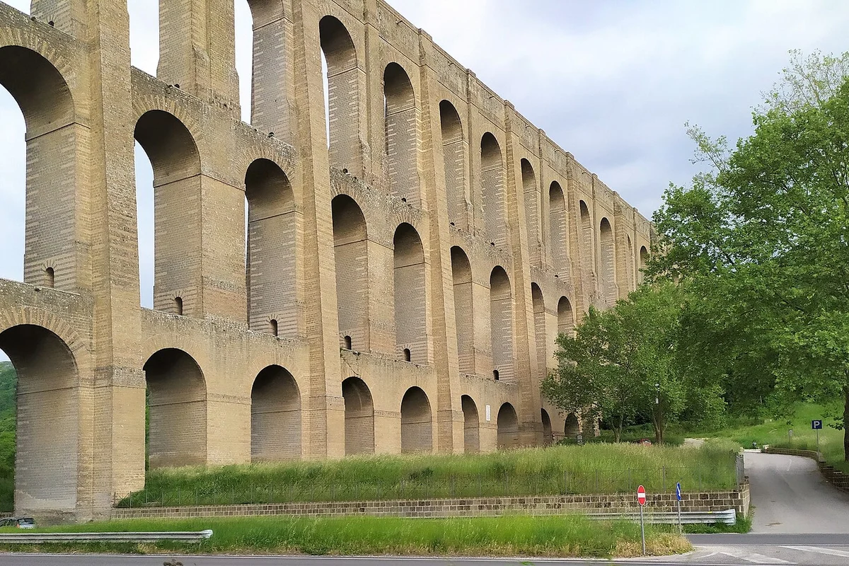 Acquedotto Carolino (Ponti della Valle UNESCO)